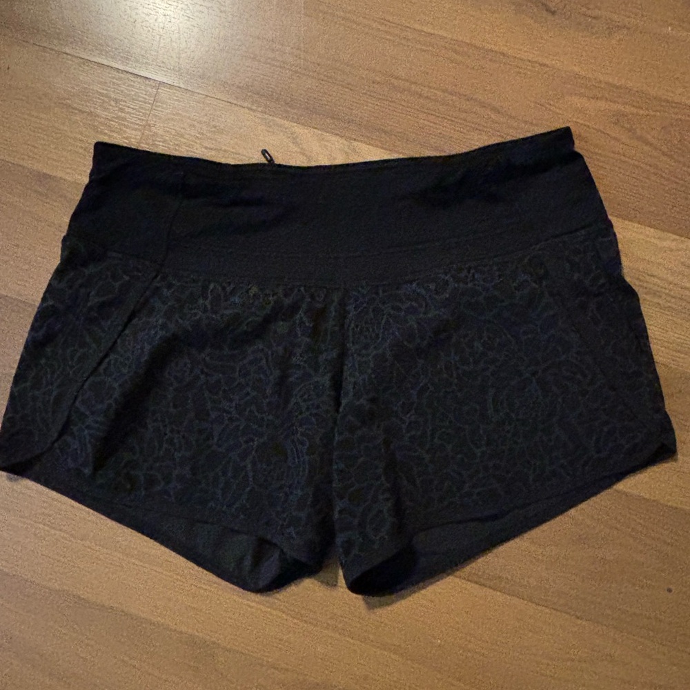 Lululemon Patterned Speedup Shorts, Size 4
